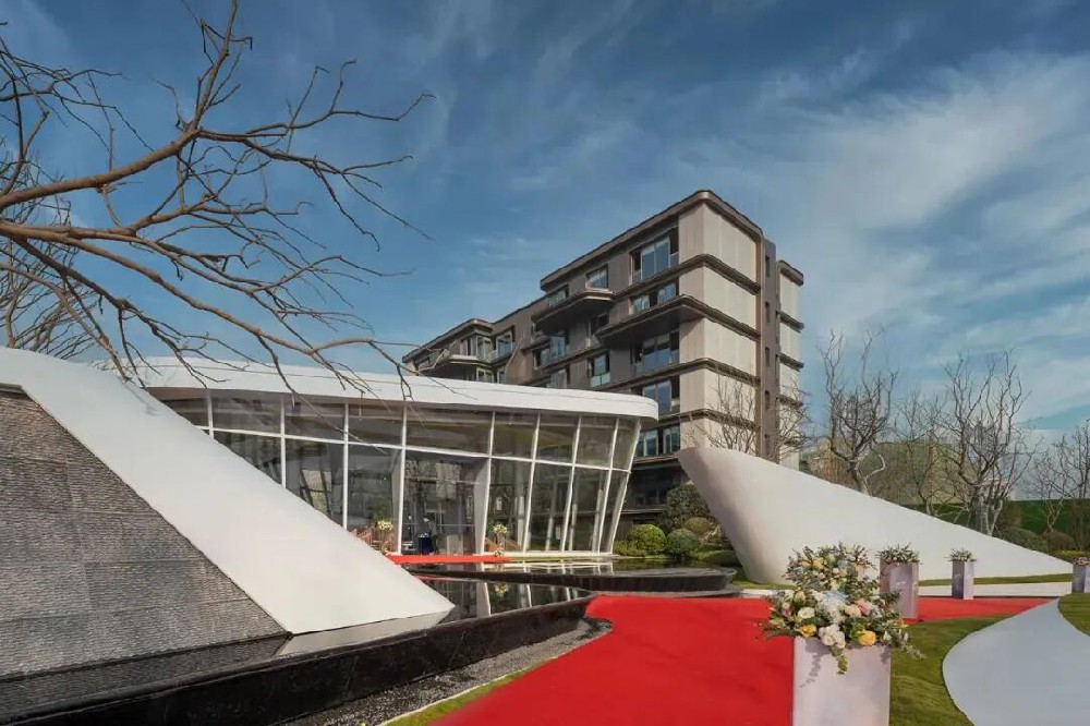 泰山华岳倒锥形双曲面玻璃幕墙